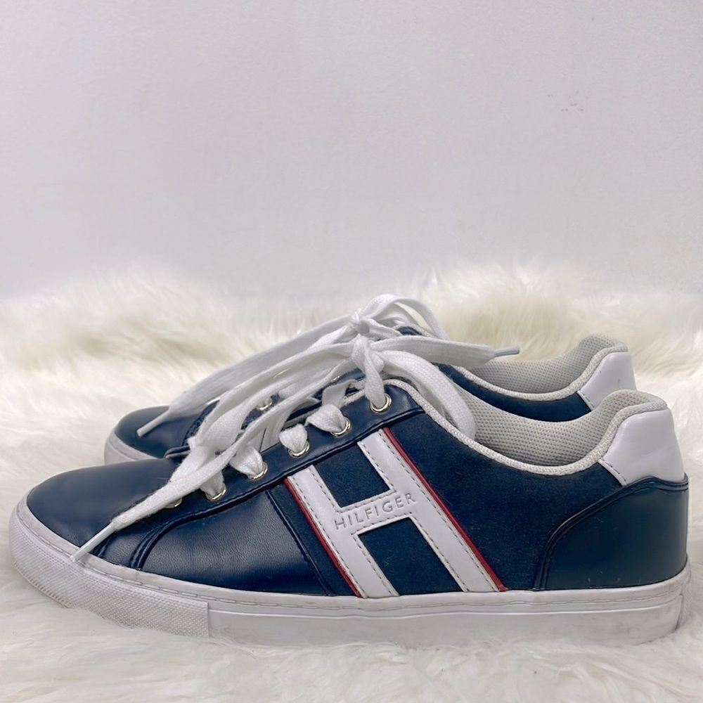 Tommy Hilfiger | low cut blue sneakers 8.5 w /the iconic colorful brand stripes.